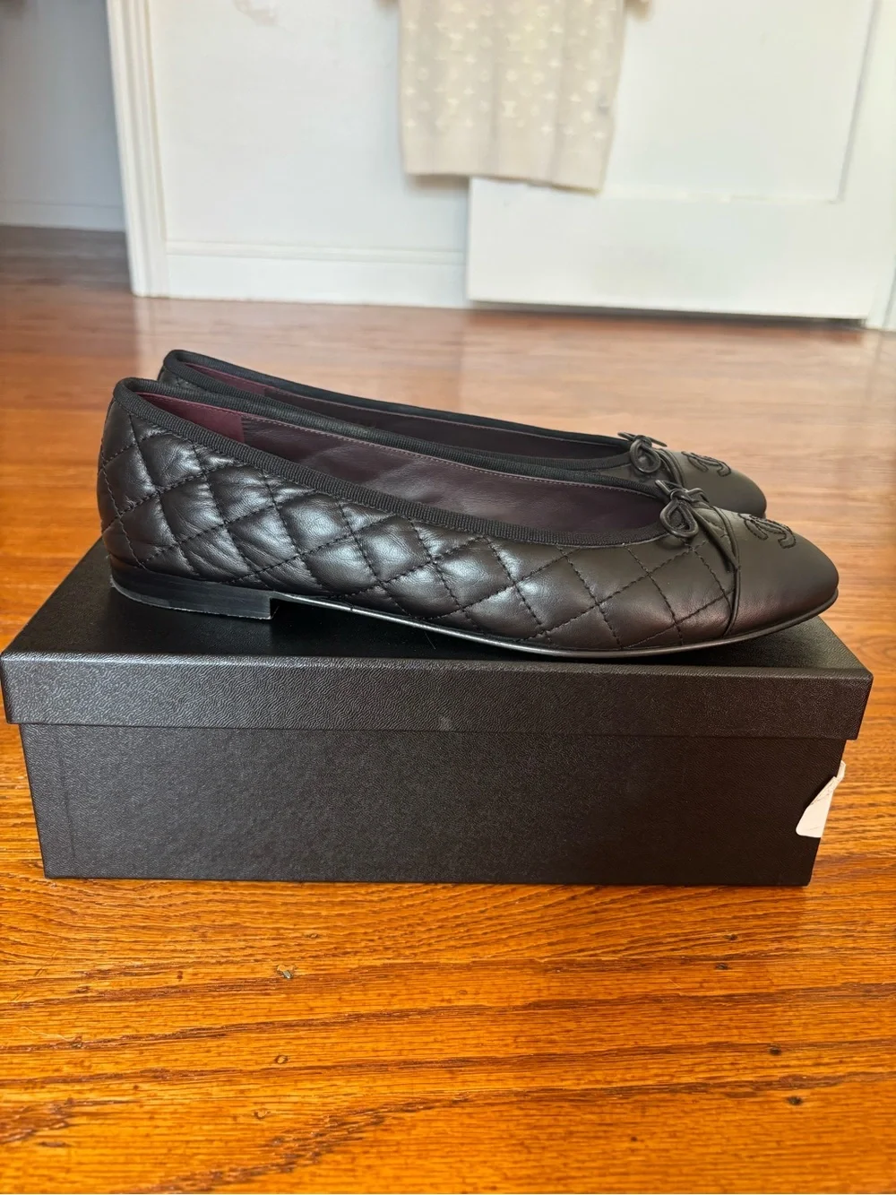 CHANEL Black Quilted Leather CC Logo Ballet Flats size 42